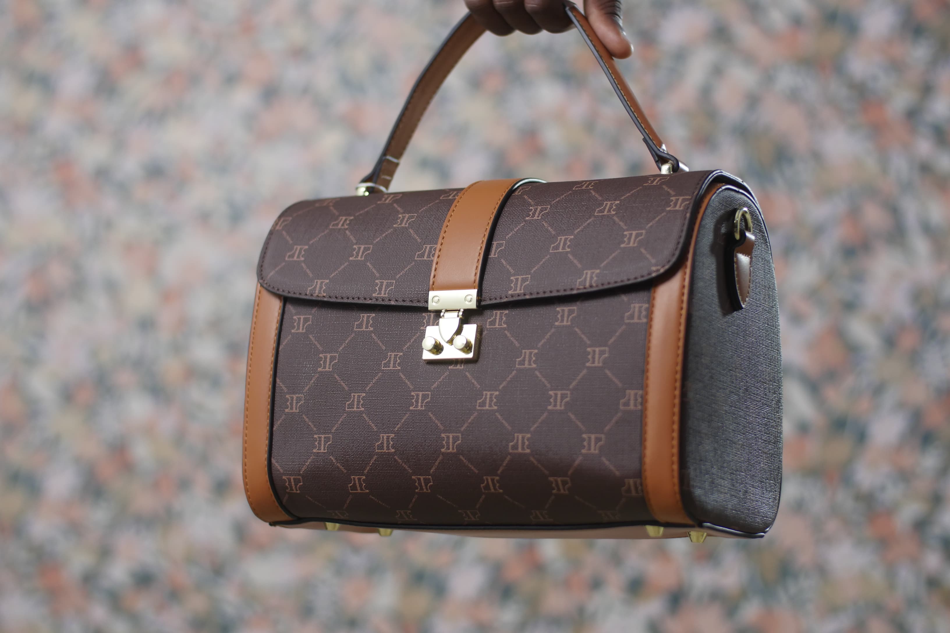JE UU82201 MARRON/GOLD