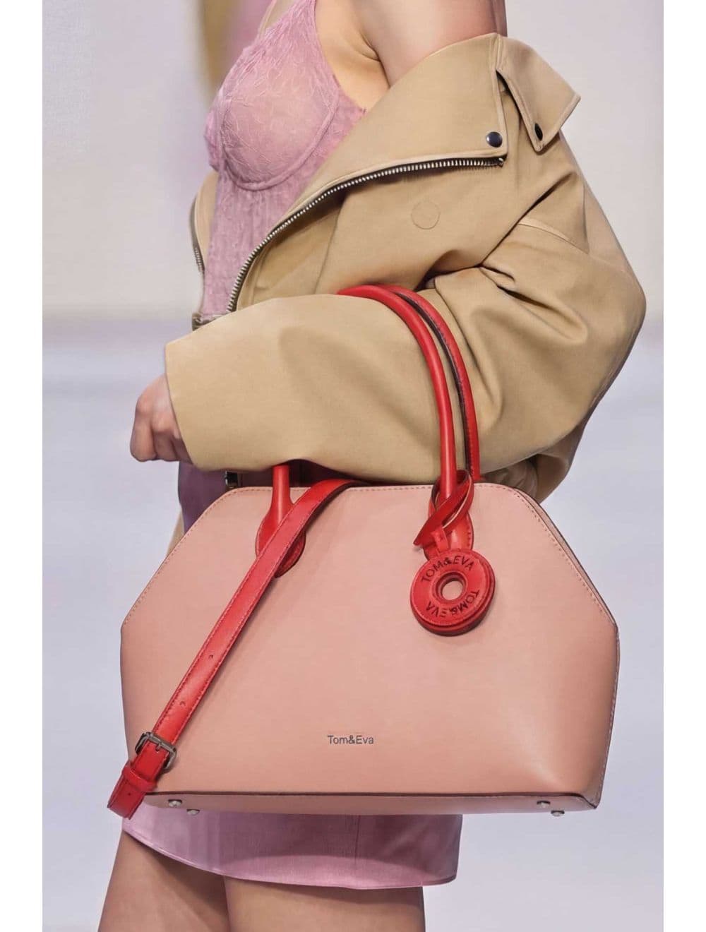 Sac à Main Effet Cuir Avec Pendentif 25B-6368-Rose — vue 5