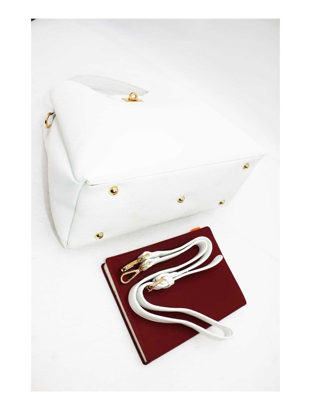 Sac à Main Effet Cuir Grainé Avec Fermoir Tourniquet 6436 REASSORT-Blanc