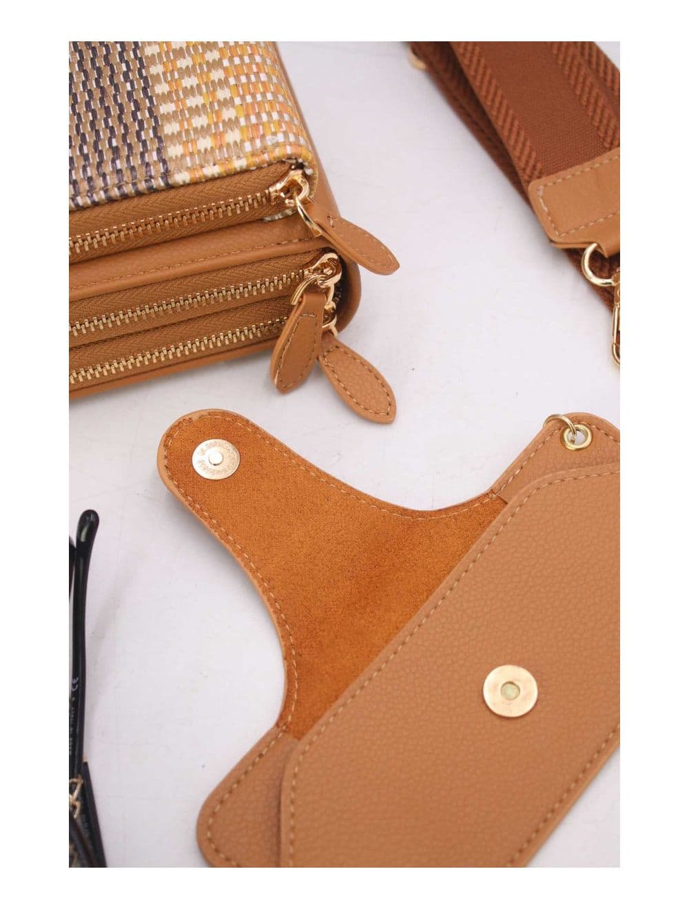 Pochette Téléphone Effet Paille Avec Porte Lunette 24P-5944-Marron
