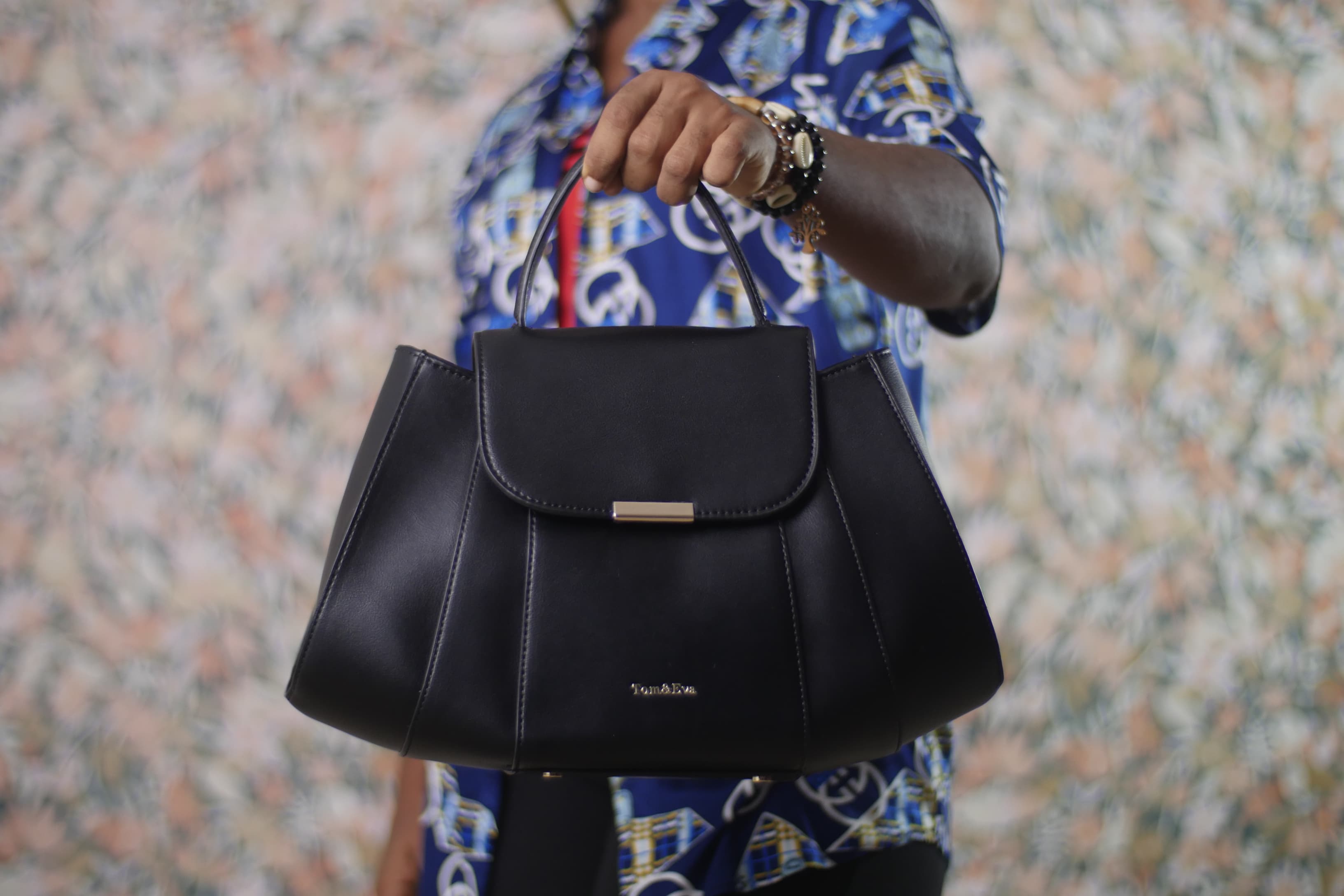 6826 BLACK