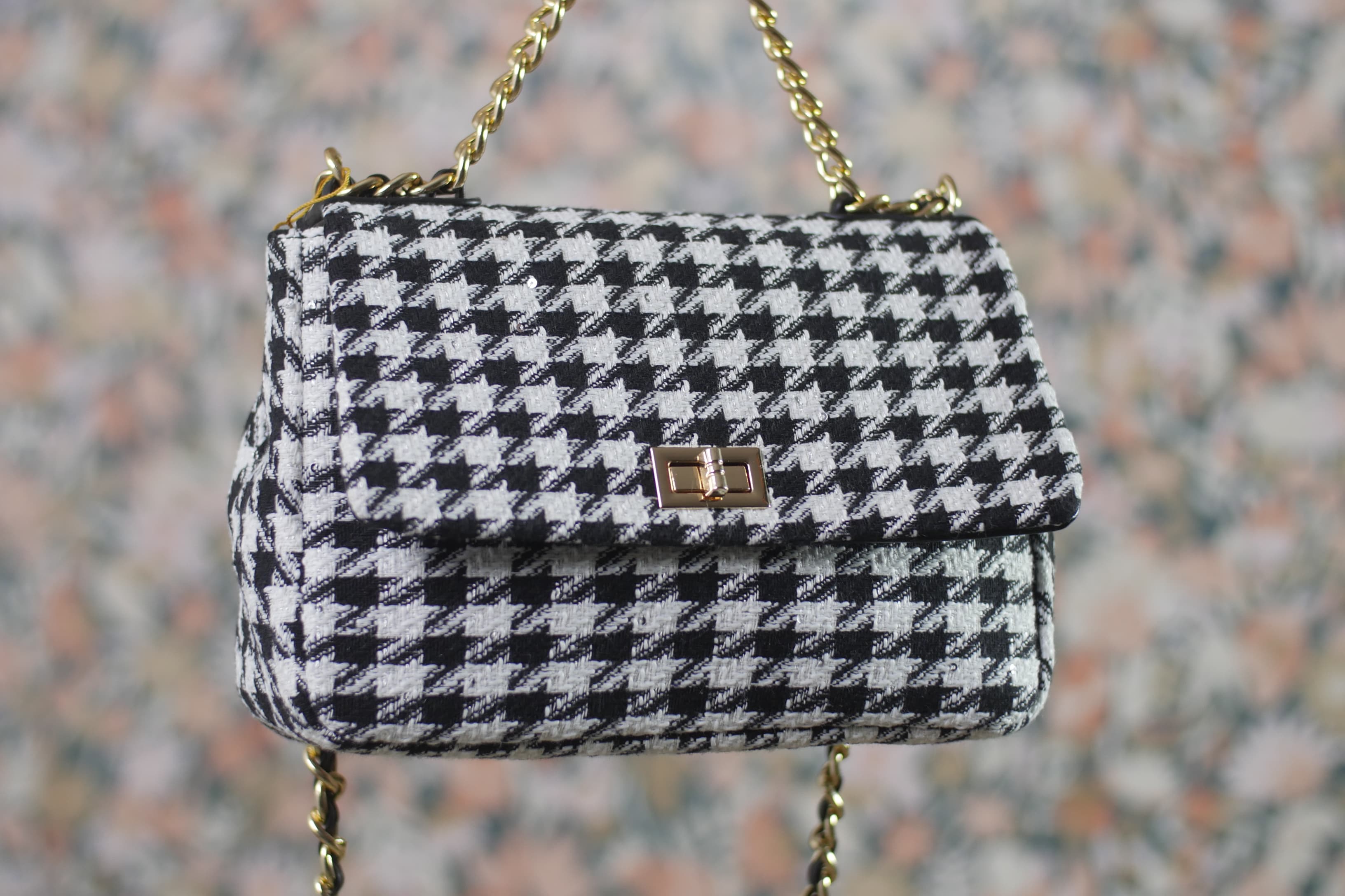 24P-5288 L .BLACK/WHITE
