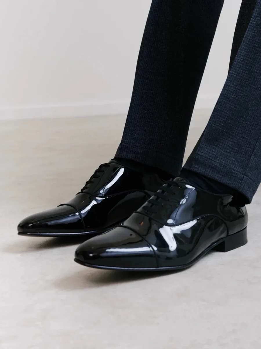 Richelieu en cuir verni noir