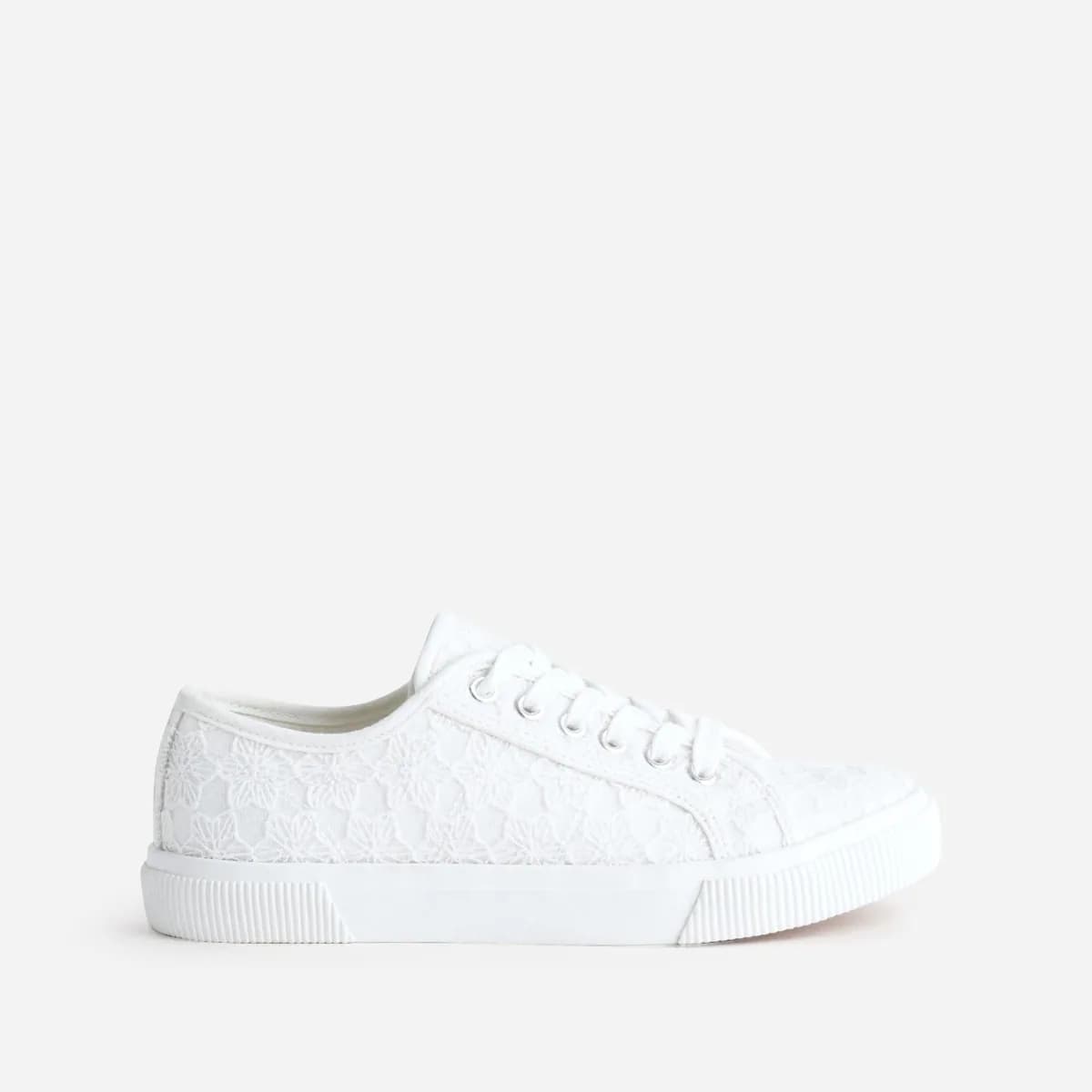 Tennis blanche toile broderies fleurs