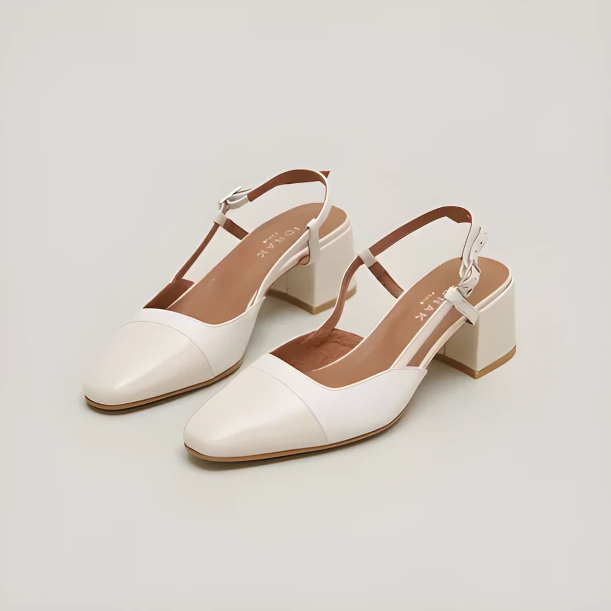 Slingbacks à petits talons en vernis et cuir écrus