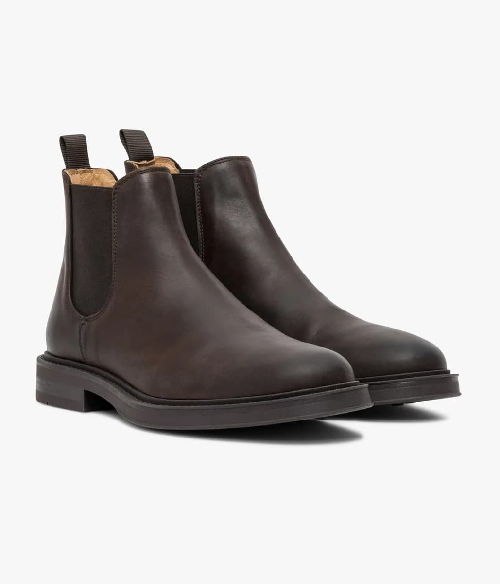 Chelsea boots Ioannis café
