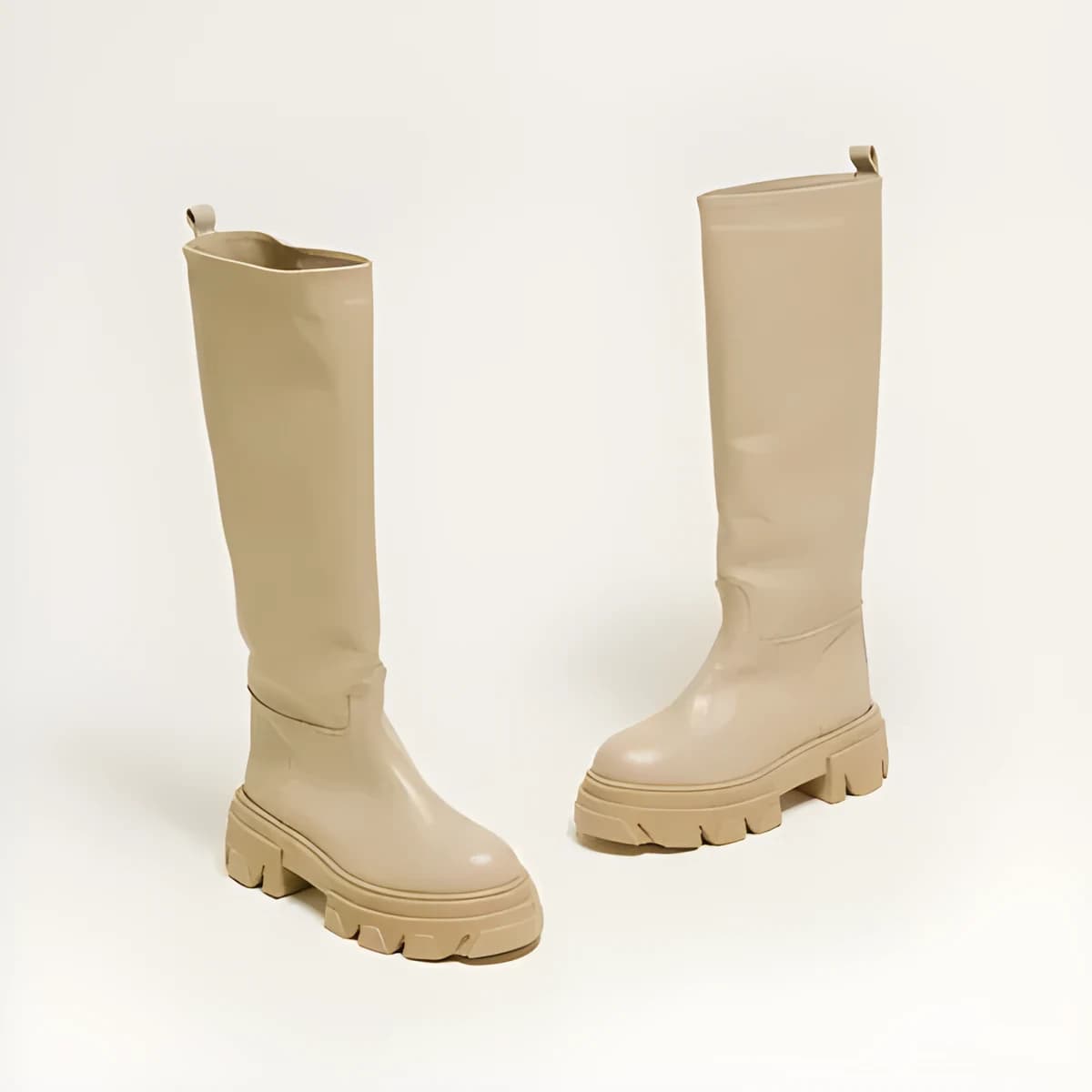 Bottes à semelles crantées en cuir grainé beige