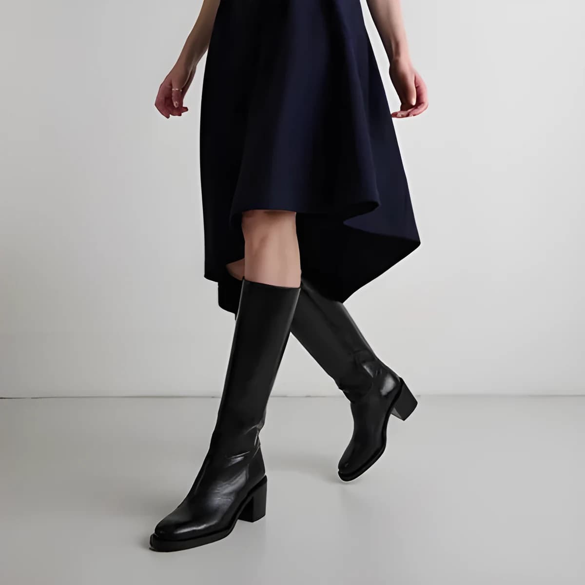 Bottes hautes à talons en cuir noir taille mollet S