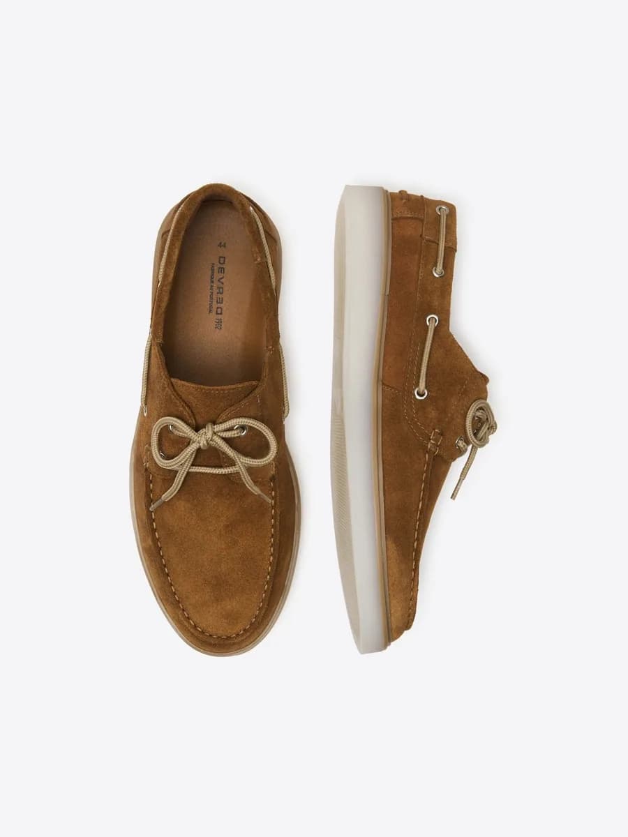 Chaussures bateau en cuir suédé