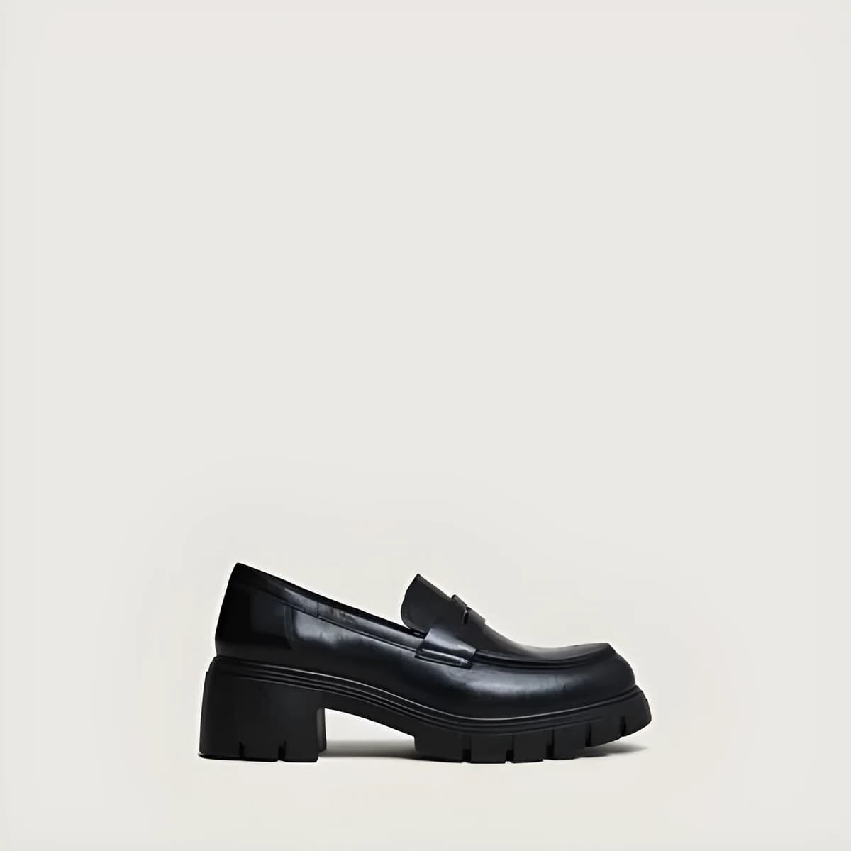 Mocassins à talons et semelles crantées.... en cuir noir