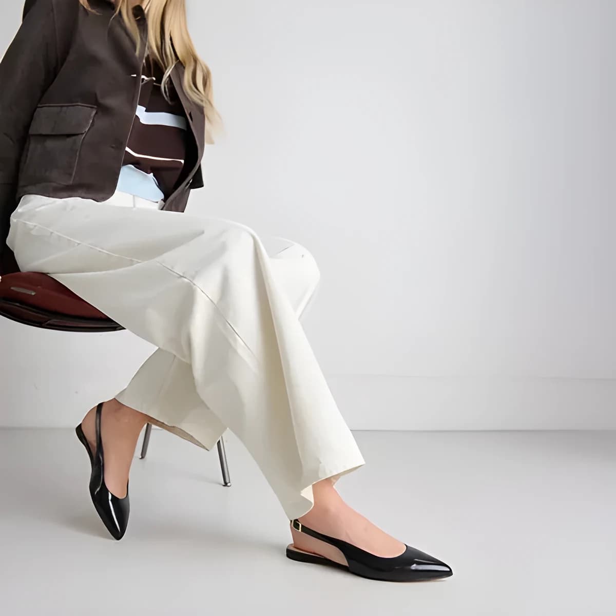 Ballerines slingbacks en vernis plissé noir