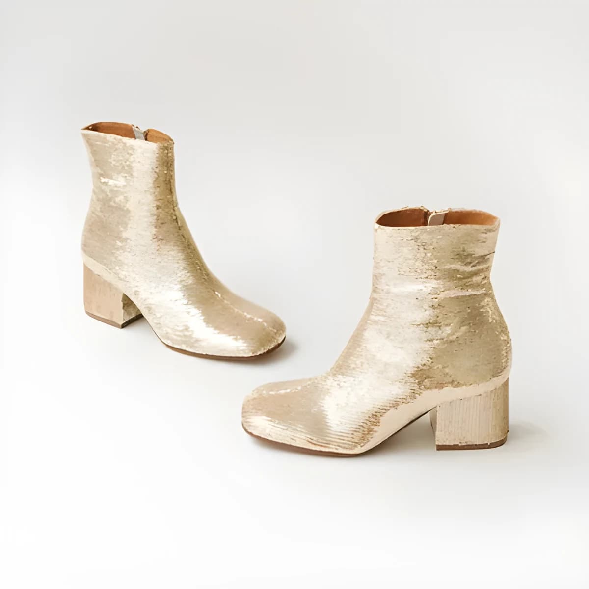 Bottines à talons en sequins platine