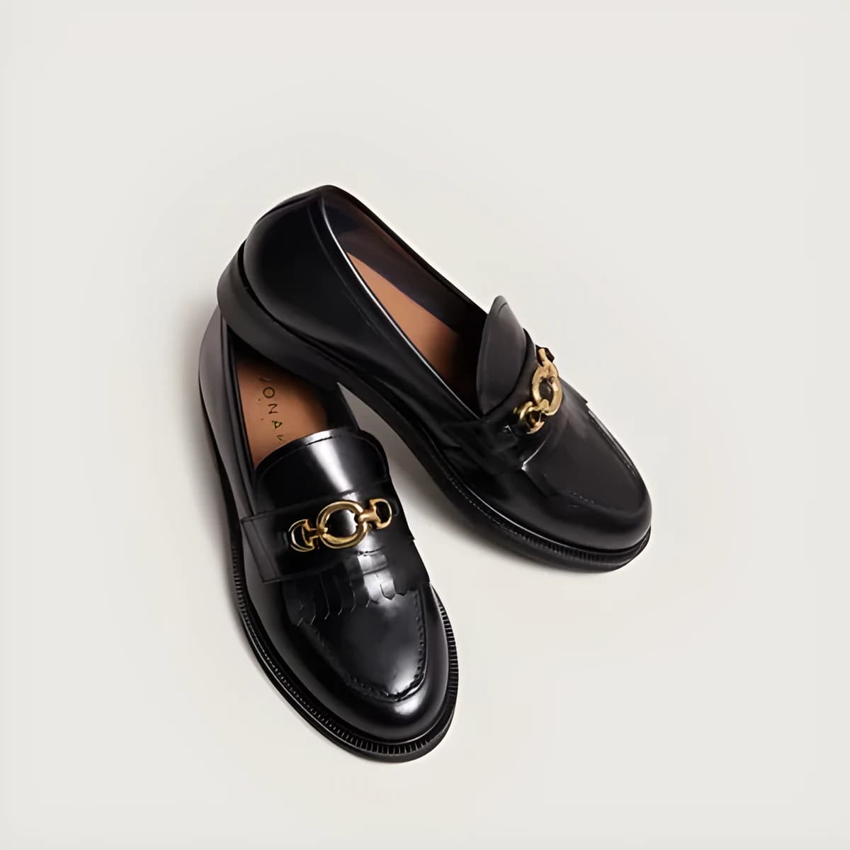 Mocassins à boucles dorées en cuir noir