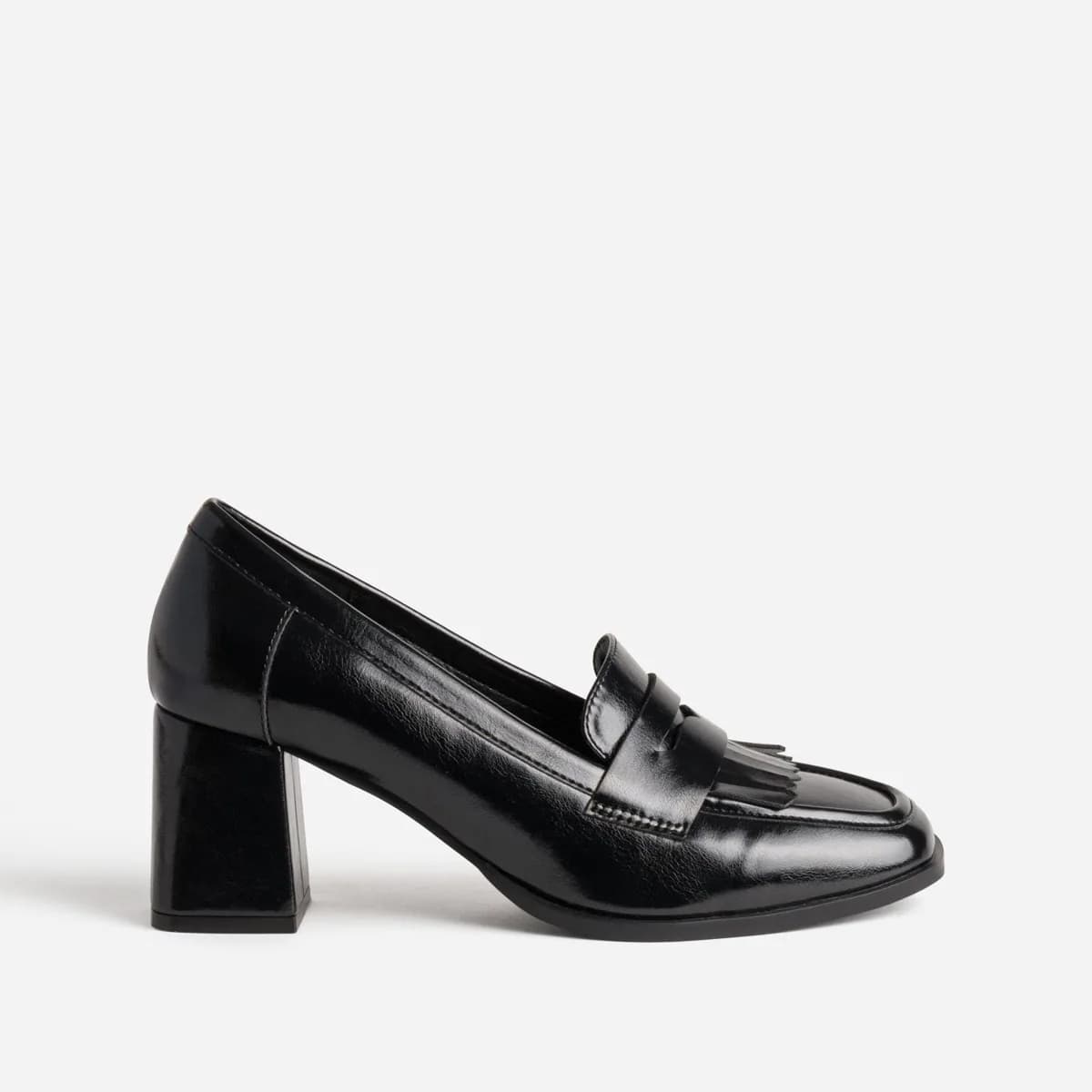 Mocassin à talon noir patte frangée