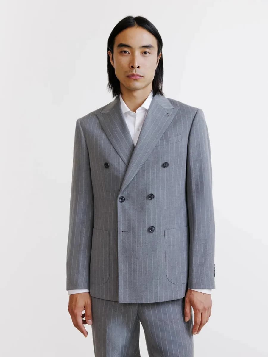 Costume croisé rayé gris
