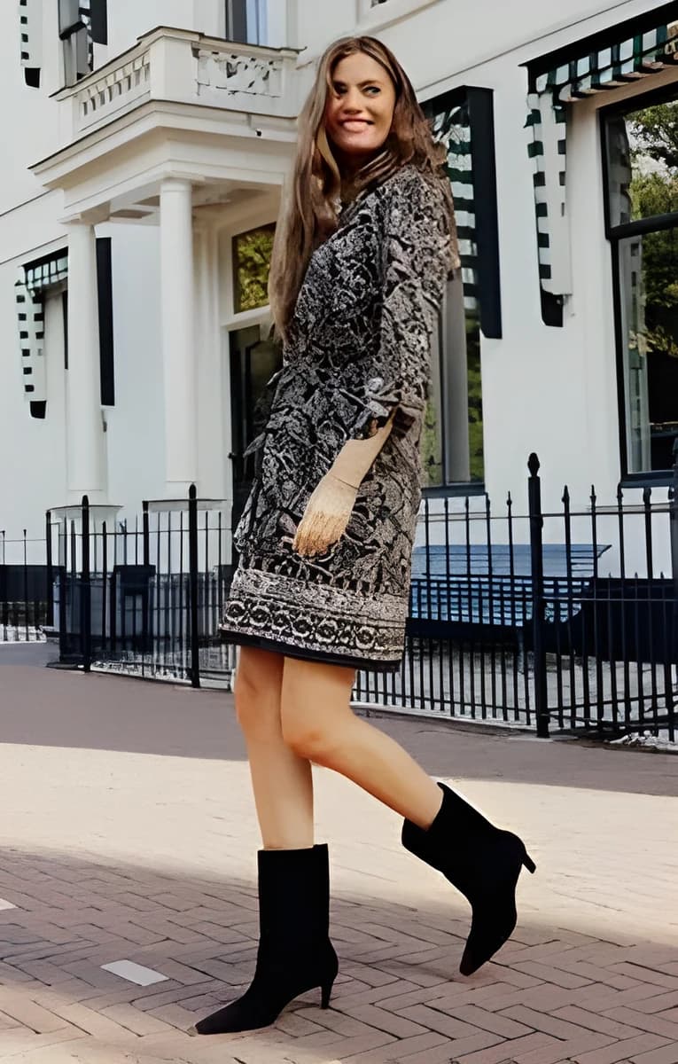 Robe col V avec ceinture – Noir
