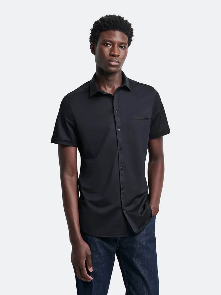 Chemise stretch facile à entretenir