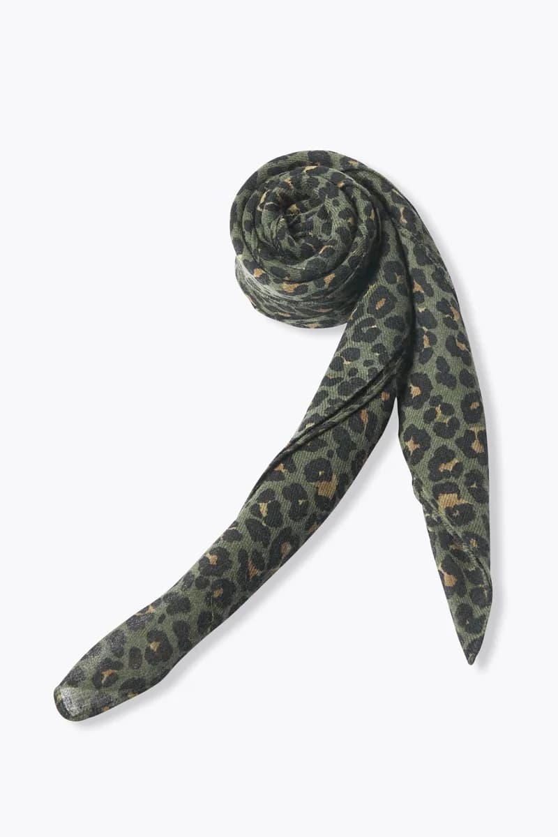 Foulard carré léopard en laine