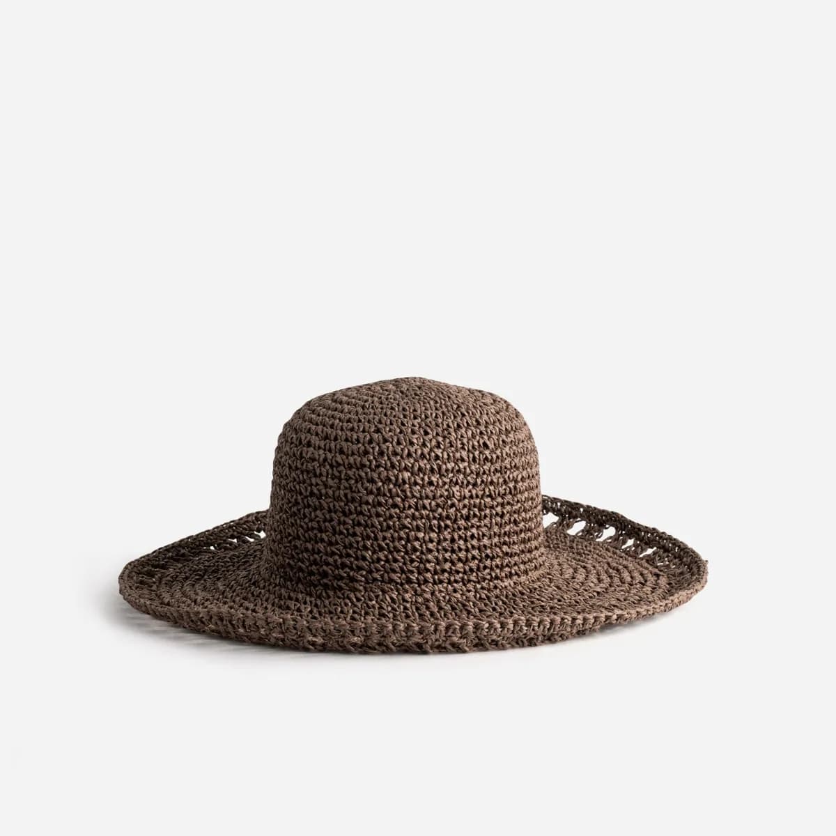 Chapeau marron tressé
