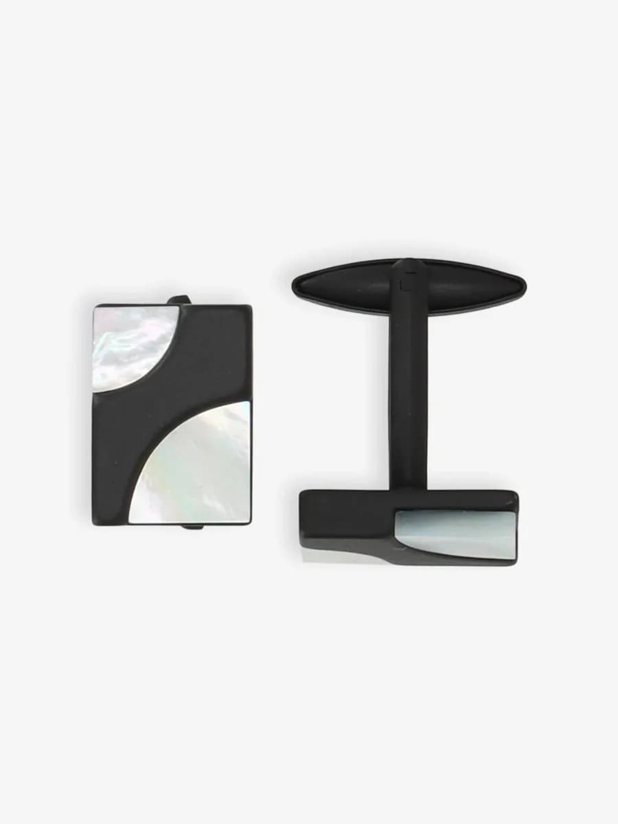 Boutons de manchette noirs