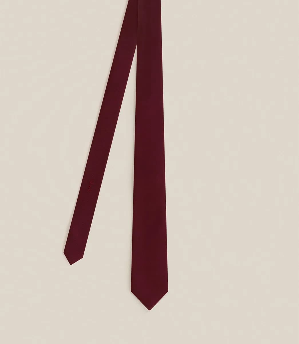 Cravate en tissu bordeaux